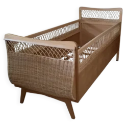 Lit bébé corbeille vintage bois et rotin restauré