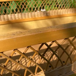 Lit bébé en bois et rotin, années 60