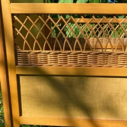 Lit bébé en bois et rotin, années 60