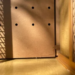 Lit bébé en bois et rotin, années 60