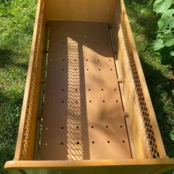 Lit bébé en bois et rotin, années 60