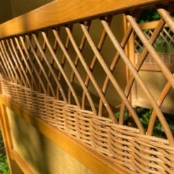 Lit bébé en bois et rotin, années 60