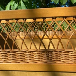 Lit bébé en bois et rotin, années 60