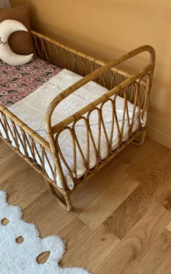 Lit bébé en rotin + matelas bambou sur mesure