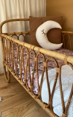 Lit bébé en rotin + matelas bambou sur mesure