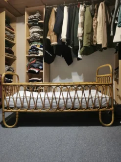 Lit bébé en rotin + matelas bambou sur mesure