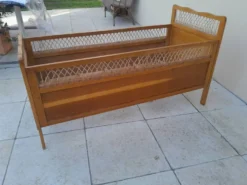 Lit bébé vintage bois et rotin année 60 enfant
