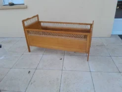 Lit bébé vintage bois et rotin année 60 enfant