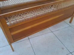 Lit bébé vintage bois et rotin année 60 enfant