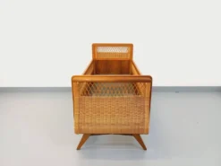 Lit bébé vintage en bois de chêne et rotin des années 60