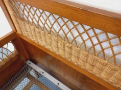 Lit bébé vintage en bois de chêne et rotin des années 60
