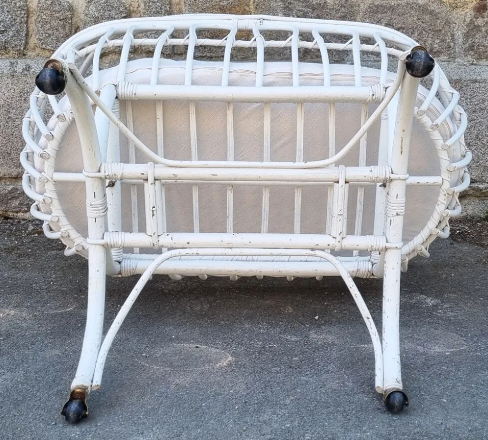 Lit berceau bambou rotin à roulettes, blanc, avec anse, vintage, années 60