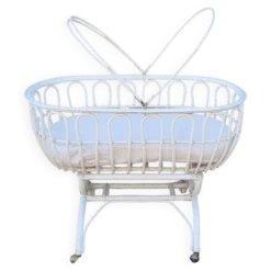 Lit berceau bambou rotin à roulettes, blanc, avec anse, vintage, années 60