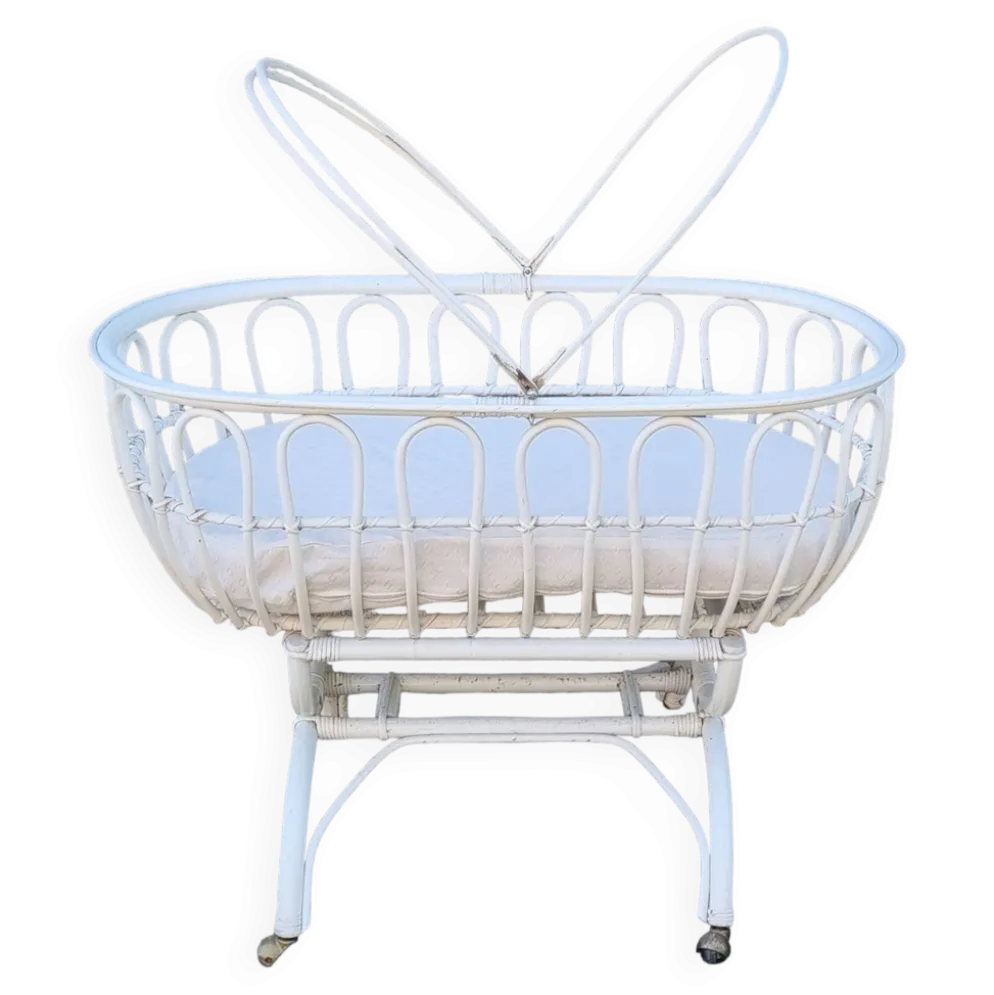 Lit berceau bambou rotin à roulettes, blanc, avec anse, vintage, années 60