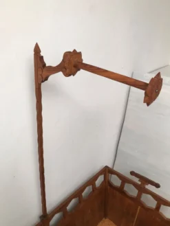 Lit berceau roulette en bois années 40-50