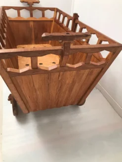 Lit berceau roulette en bois années 40-50