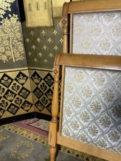 Lit capitonné de style Directoire
