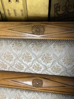 Lit capitonné de style Directoire