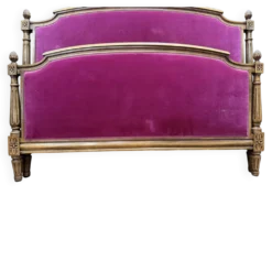 Lit capitonné en velours de style Louis XVI