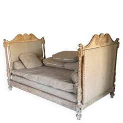 Lit capitonné Louis XVI