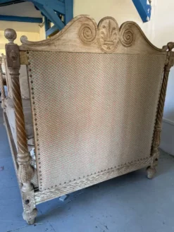 Lit capitonné Louis XVI