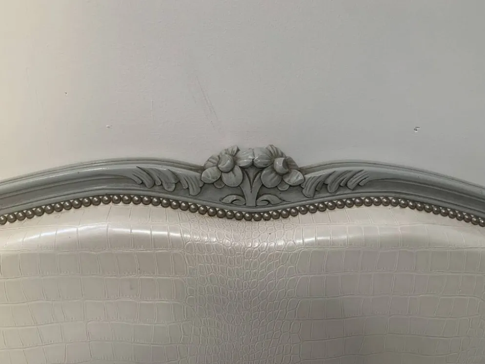 Lit corbeille de style Louis XV en hetre patiné XX siècle