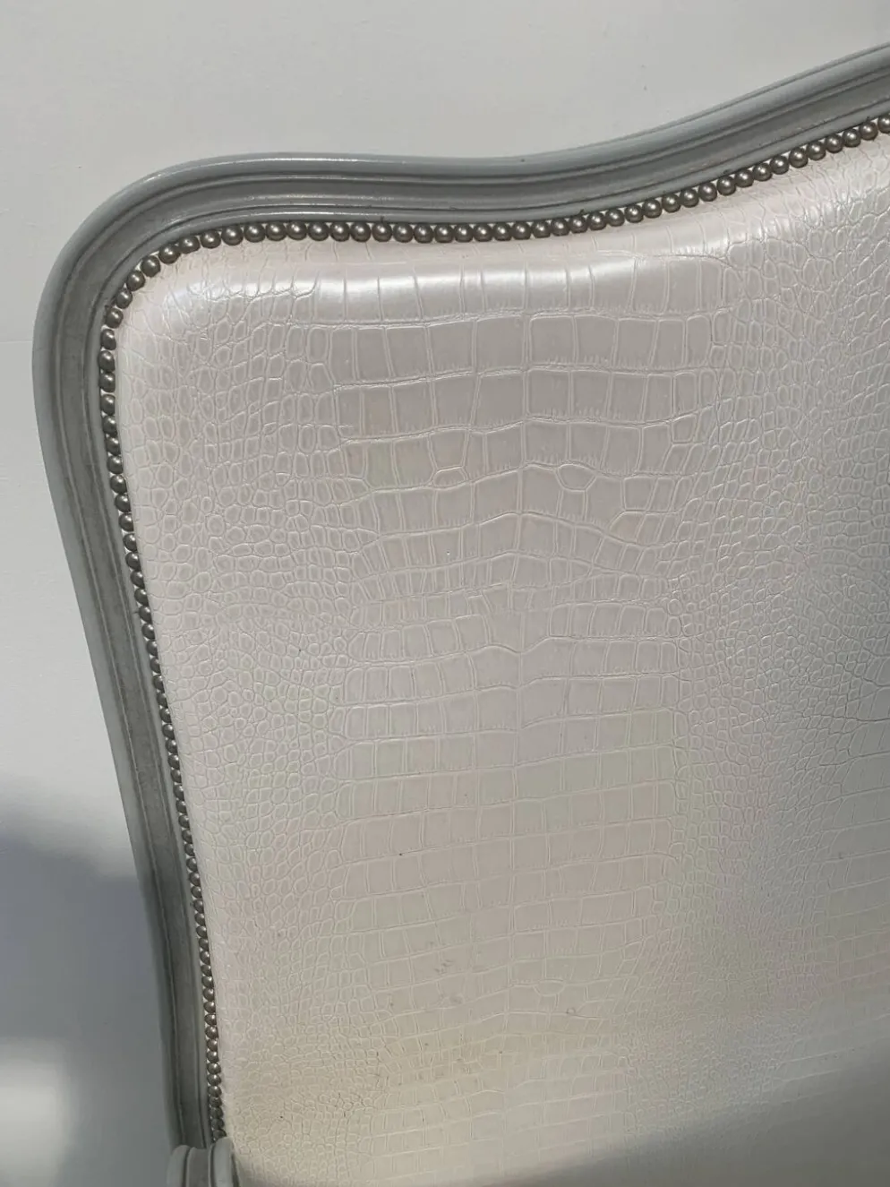Lit corbeille de style Louis XV en hetre patiné XX siècle