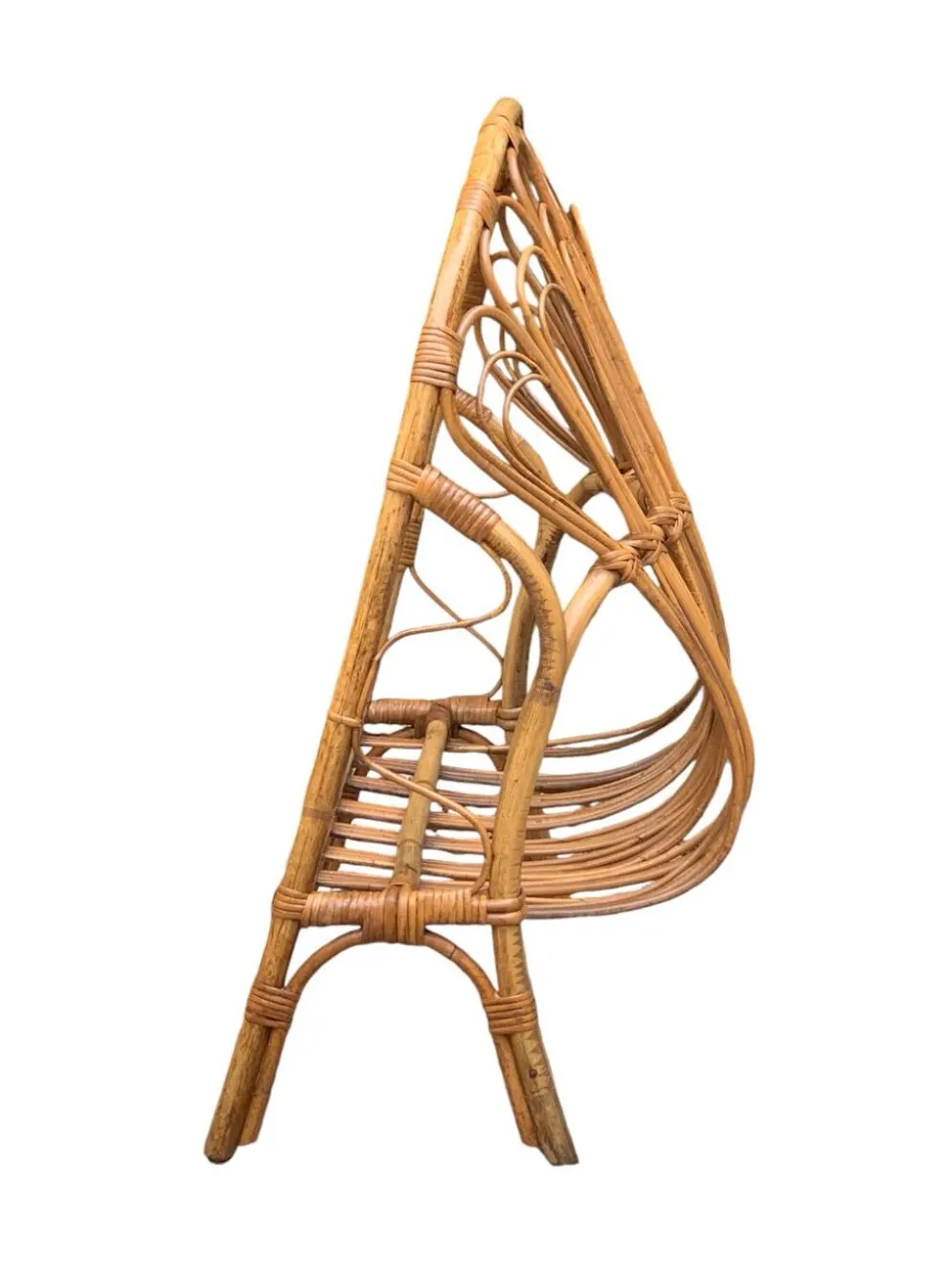 Lit corbeille en rotin pour enfant 1960
