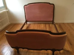 Lit corbeille Louis XV velours rose 140 x 190