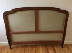 Lit corbeille Louis XV velours rose 140 x 190
