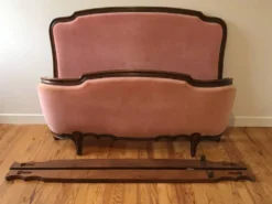 Lit corbeille Louis XV velours rose 140 x 190