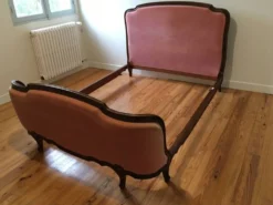 Lit corbeille Louis XV velours rose 140 x 190
