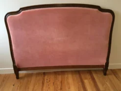Lit corbeille Louis XV velours rose 140 x 190