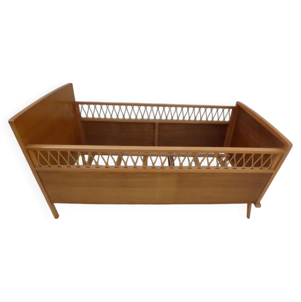 Lit de bébé art déco avec ses pieds compas en bois