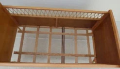 Lit de bébé art déco avec ses pieds compas en bois