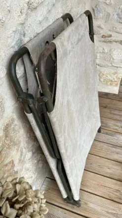 Lit de camp militaire pliant ancien en toile et métal vert kaki