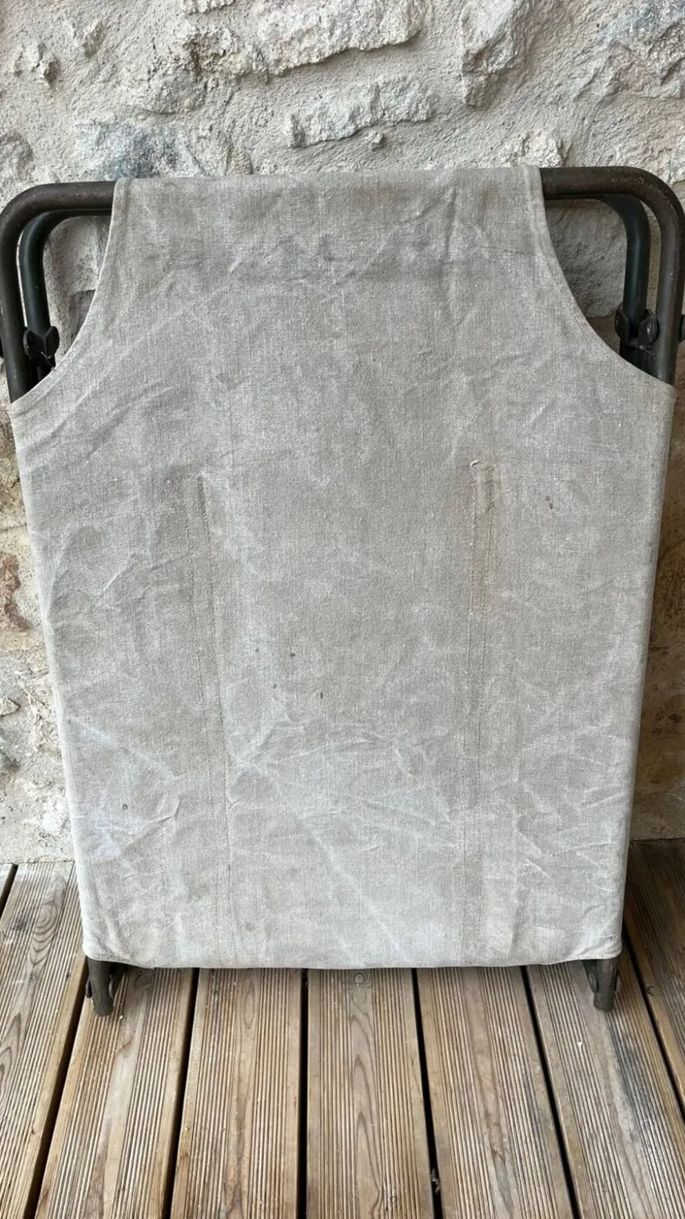 Lit de camp militaire pliant ancien en toile et métal vert kaki