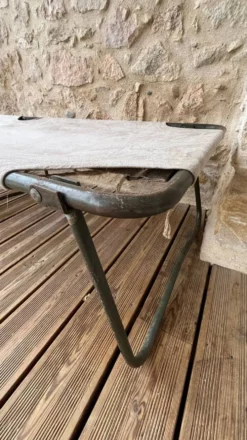 Lit de camp militaire pliant ancien en toile et métal vert kaki
