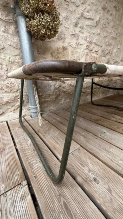Lit de camp militaire pliant ancien en toile et métal vert kaki