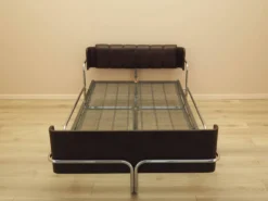 Lit de chambre, design italien, années 1980, production : Italie