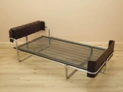 Lit de chambre, design italien, années 1980, production : Italie
