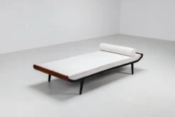 Lit de jour Cléopâtre de Dick Cordemeijer pour Auping en tissu blanc, Pays-Bas, 1954.