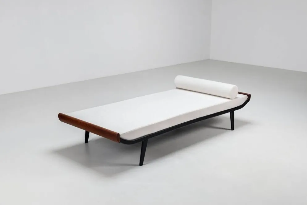 Lit de jour Cléopâtre de Dick Cordemeijer pour Auping en tissu blanc, Pays-Bas, 1954.