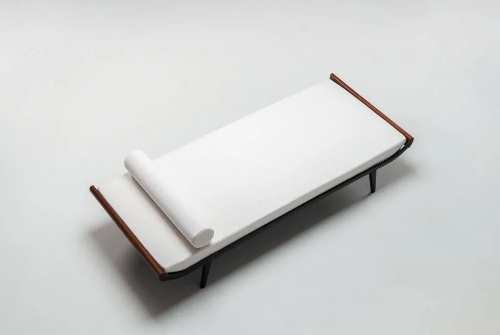 Lit de jour Cléopâtre de Dick Cordemeijer pour Auping en tissu blanc, Pays-Bas, 1954.