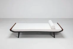 Lit de jour Cléopâtre de Dick Cordemeijer pour Auping en tissu blanc, Pays-Bas, 1954.