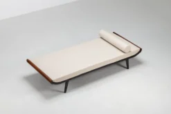 Lit de jour Cléopâtre de Dick Cordemeijer pour Auping en laine, Pays-Bas, 1954.
