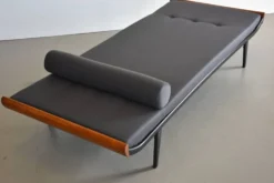 Lit de jour Cléopâtre rembourré design des années 60