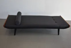 Lit de jour Cléopâtre rembourré design des années 60