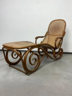 Lit de jour en bois courbé n°2 par Thonet