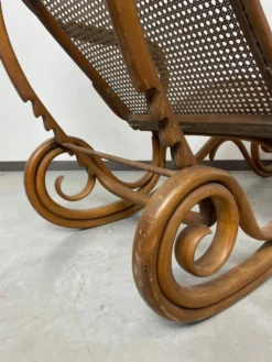 Lit de jour en bois courbé n°2 par Thonet